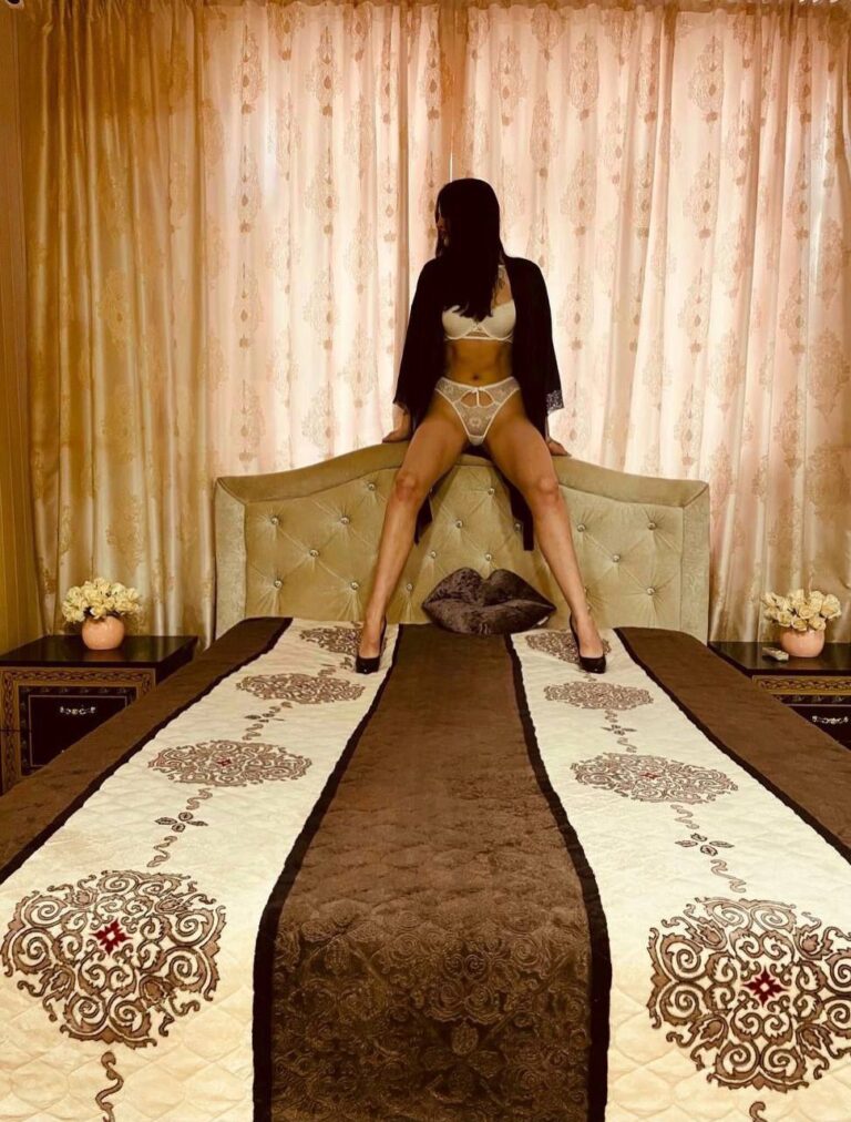 Erotic massage GIF — Lucky Salon
