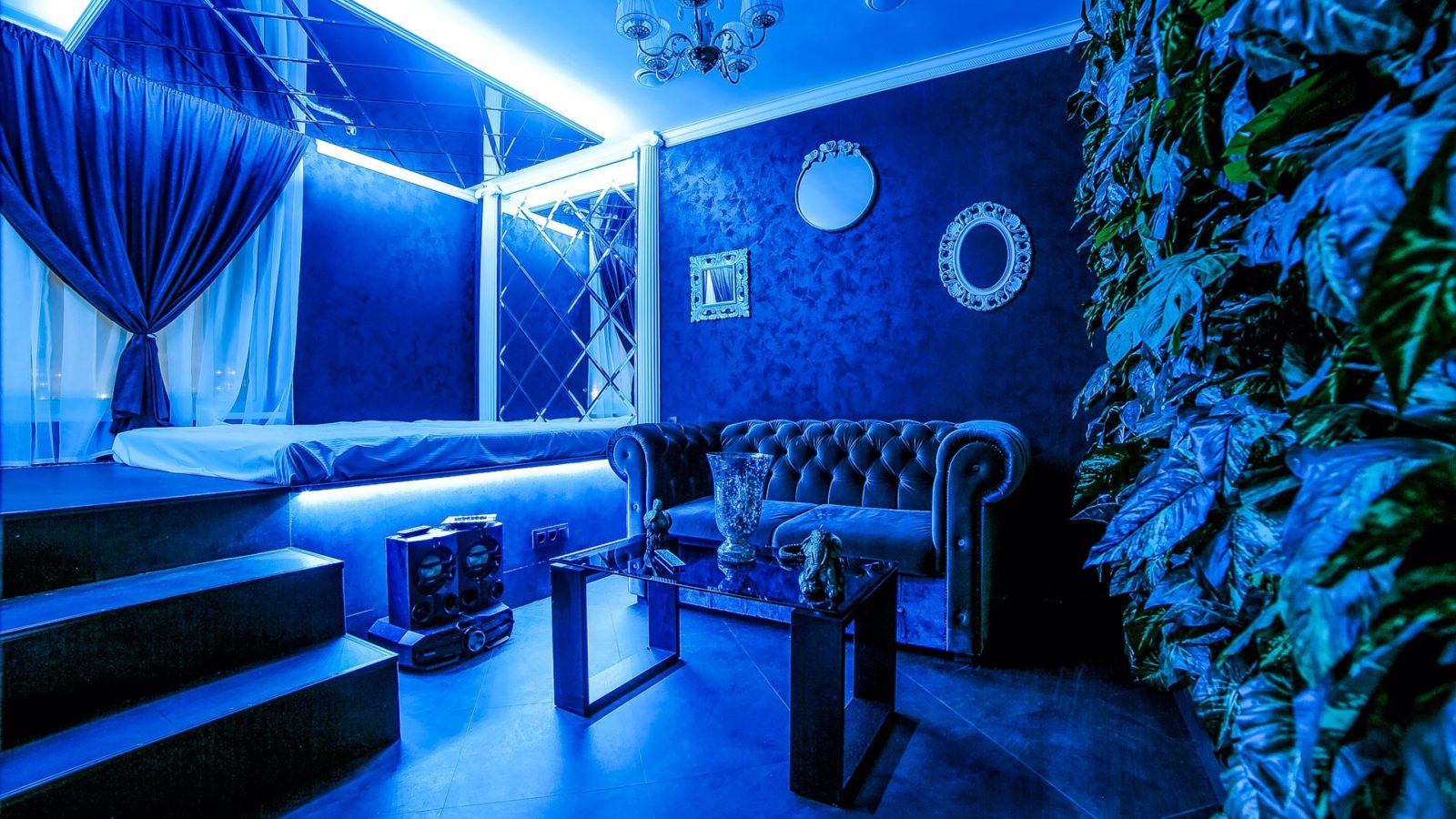 Erotic massage photo — Red Rooms
