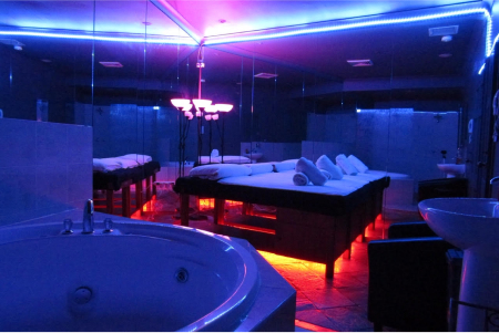 Erotic massage photo — Bellevue 5 Star Retreat