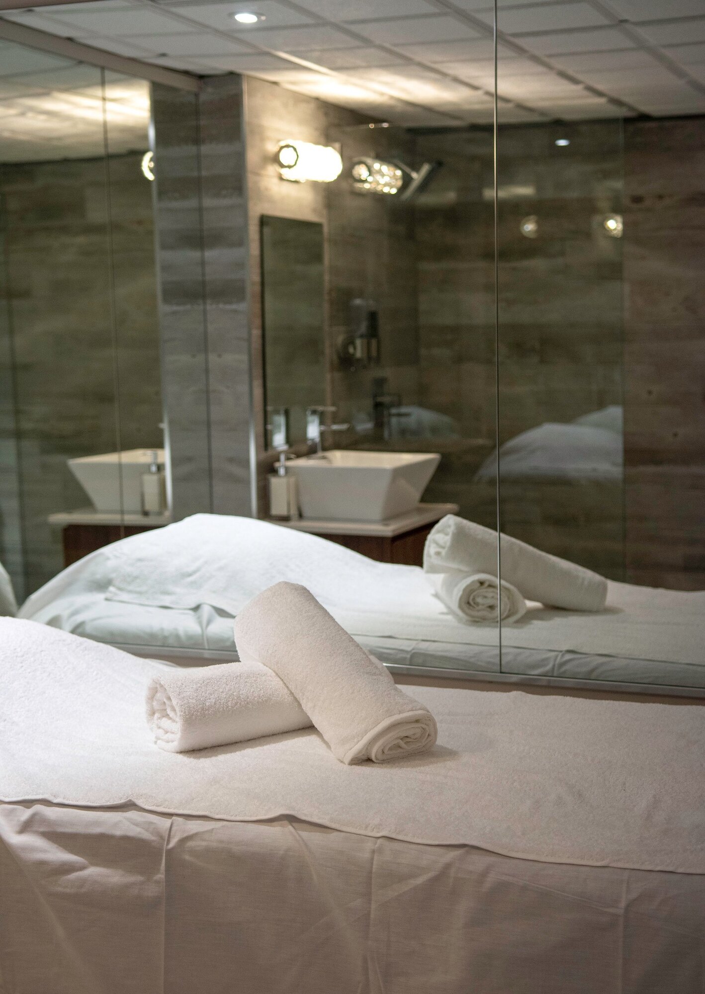 Erotic massage photo — Vaughan Spa