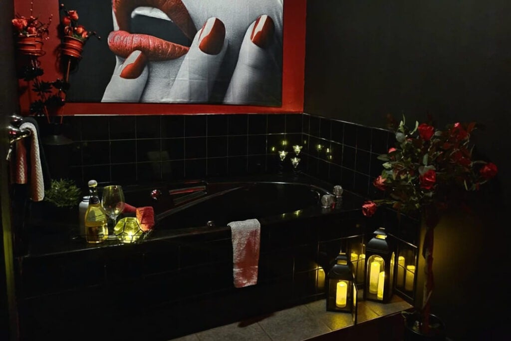 Erotic massage photo — EmmaleesTouchOfClass