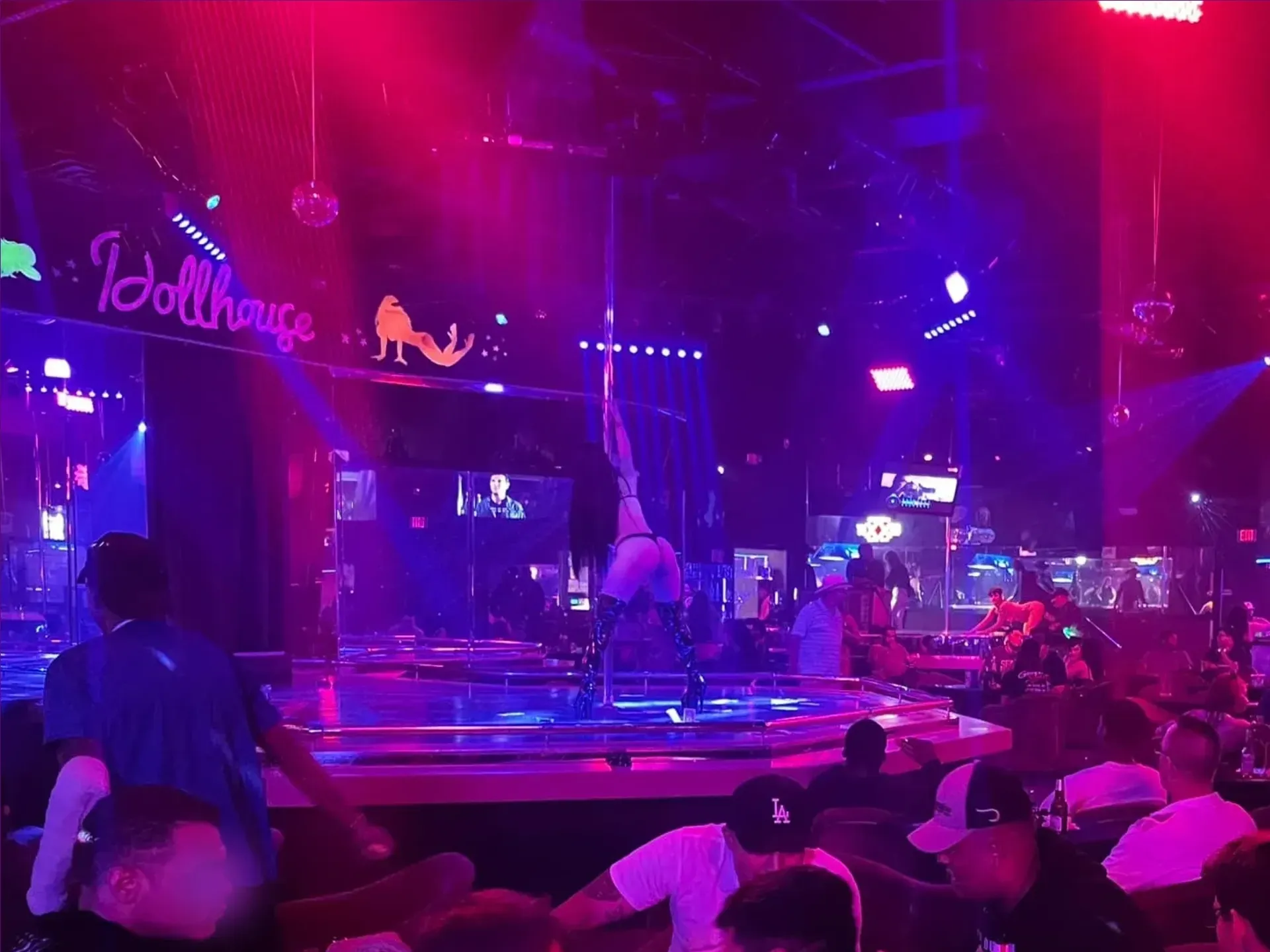 The Dollhouse Gentlemens Club – 4