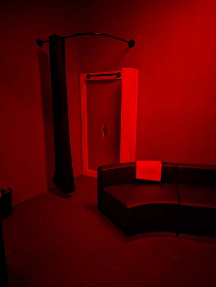 Club Escape - Erotic Massage in Cleveland, United States - Photo 6