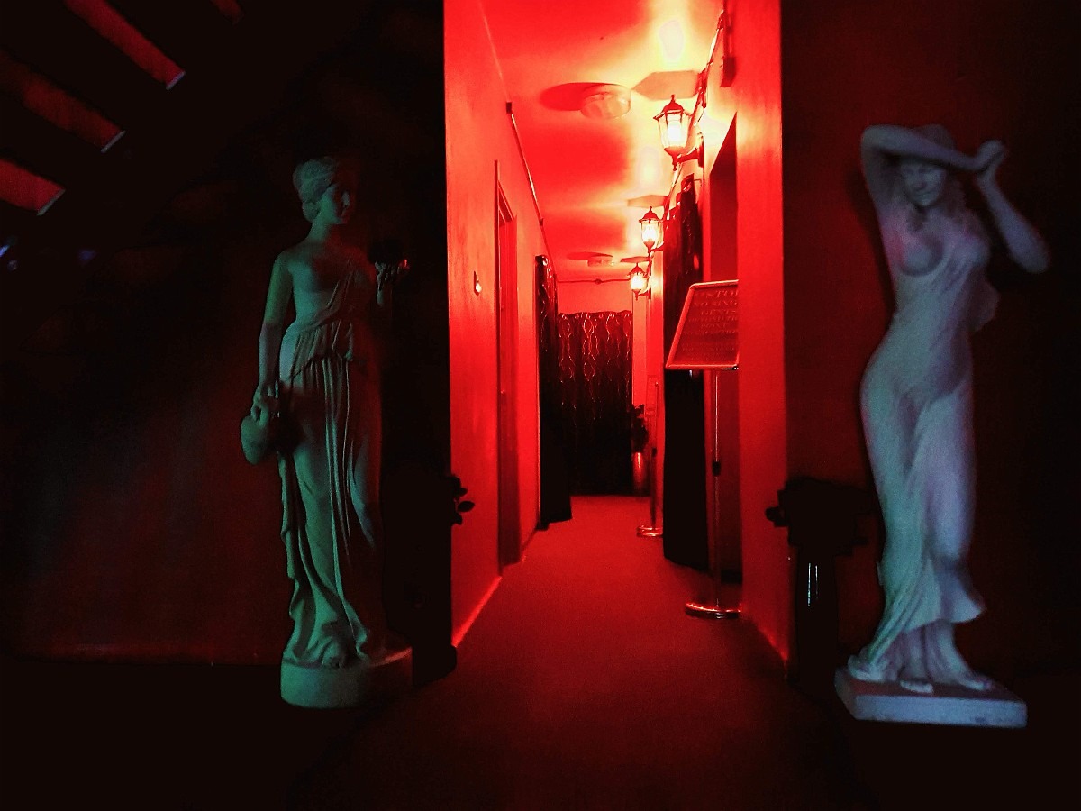 Hellfire Club - Lingam Massage in London, United Kingdom - Photo 3