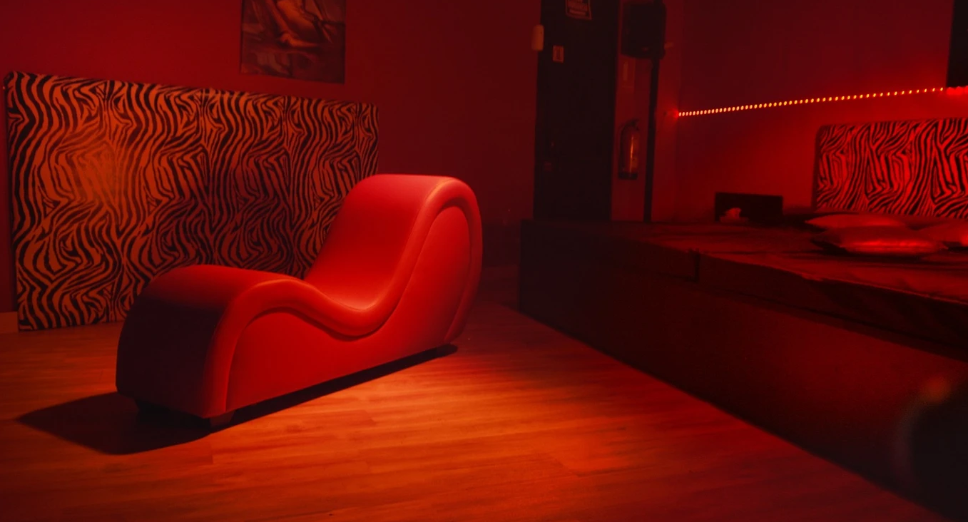 Elescondite Swinger Club - Tantra Massage in Barcelona, Spain - Photo 1