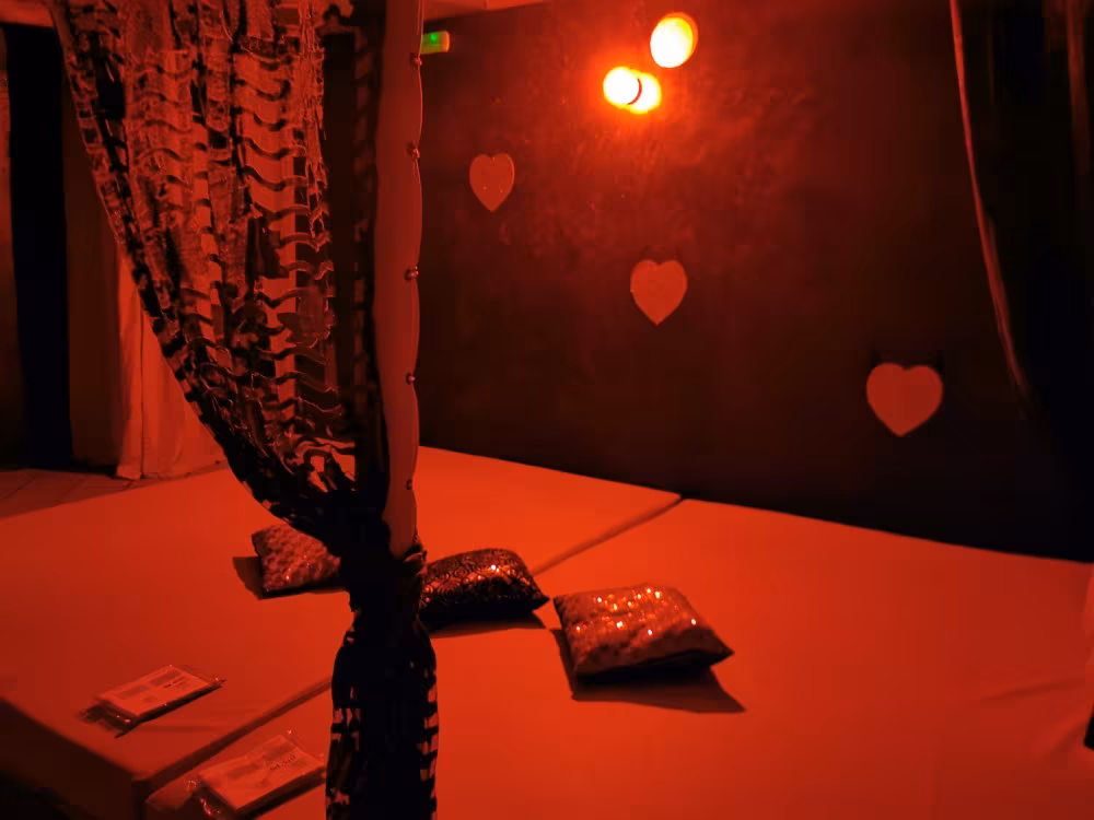 Tentacion Swinger photo gallery