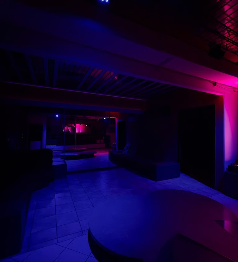 Royal Club Prive - Erotic Massage in Florence, Italy - Photo 2