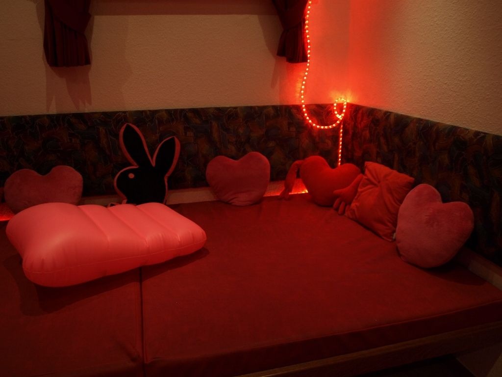 C4C Club - Erotic Massage in Athens, Greece - Photo 7
