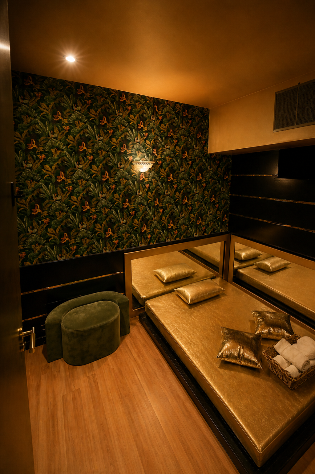 ეროტიკული მასაჟი GIF, Room Xpa