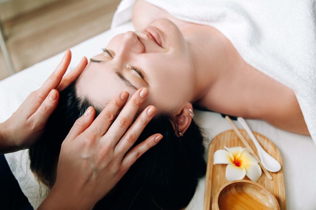 Erotic massage GIF — Erawan Thai Masszázs
