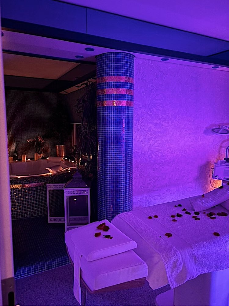 Erotic massage GIF — Wellness La Perla  - Denise
