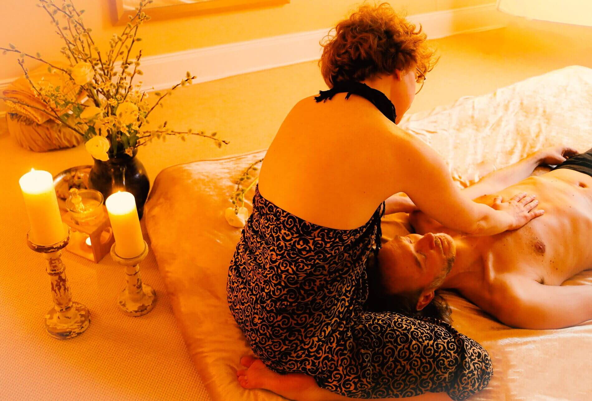 Erotic massage GIF — Anubhavāmi - Zertifizierte Tantramassagen (TMV®) in Kiel