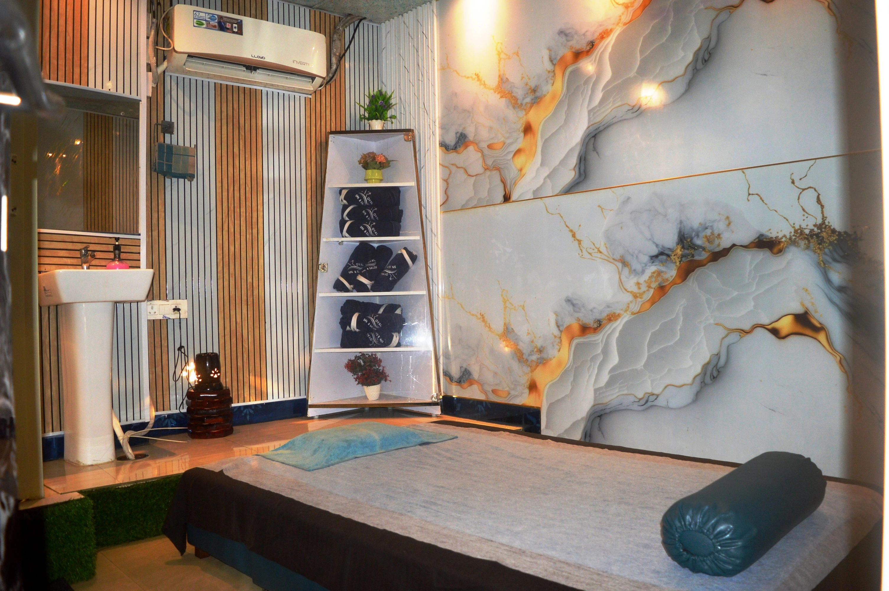 GIF cu masaj erotic | Royal Spa & Salon Dehradun