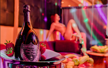 Gentlemens Club - Erotic Massage in Zurich, Switzerland - Photo 12
