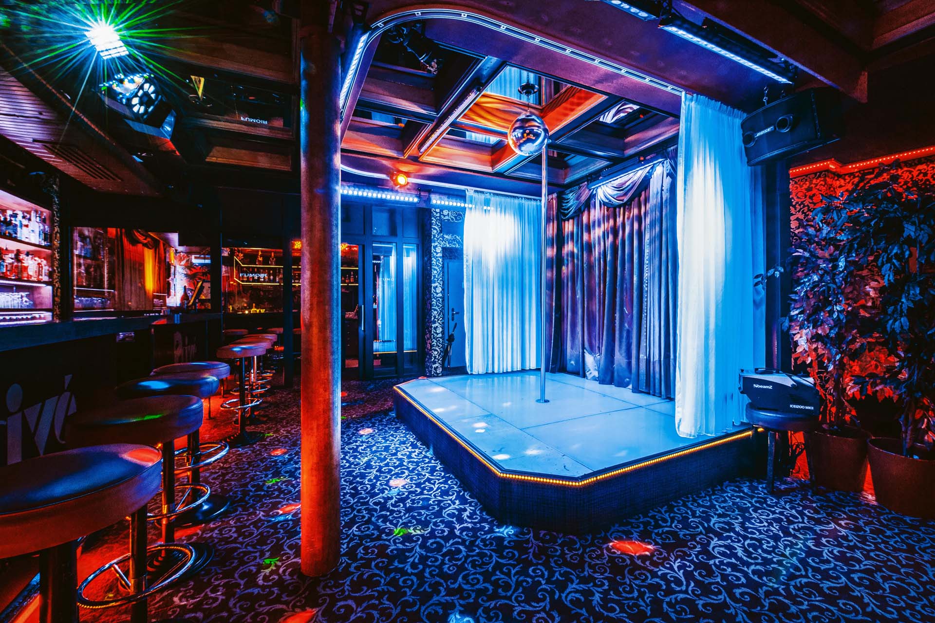 Club Prive - Erotic Massage in Zurich, Switzerland - Photo 12