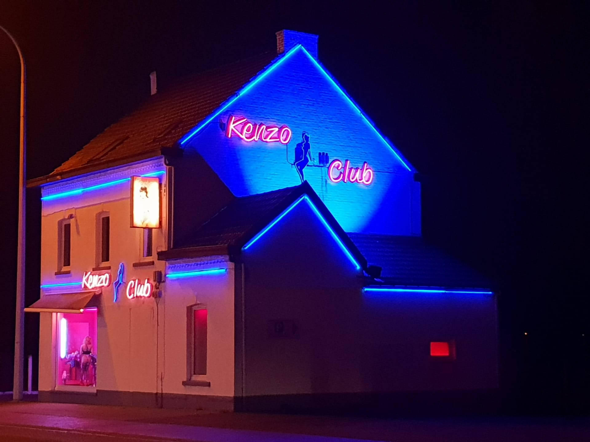 Bar a Hotesse Accueil Kenzo photo