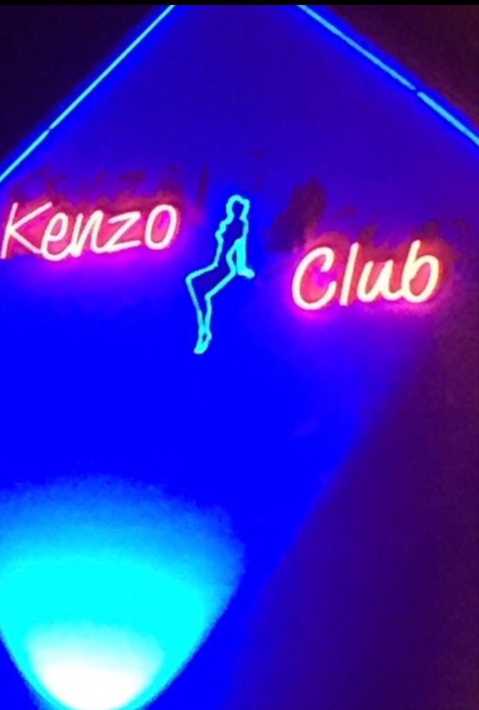 Bar a Hotesse Accueil Kenzo photo