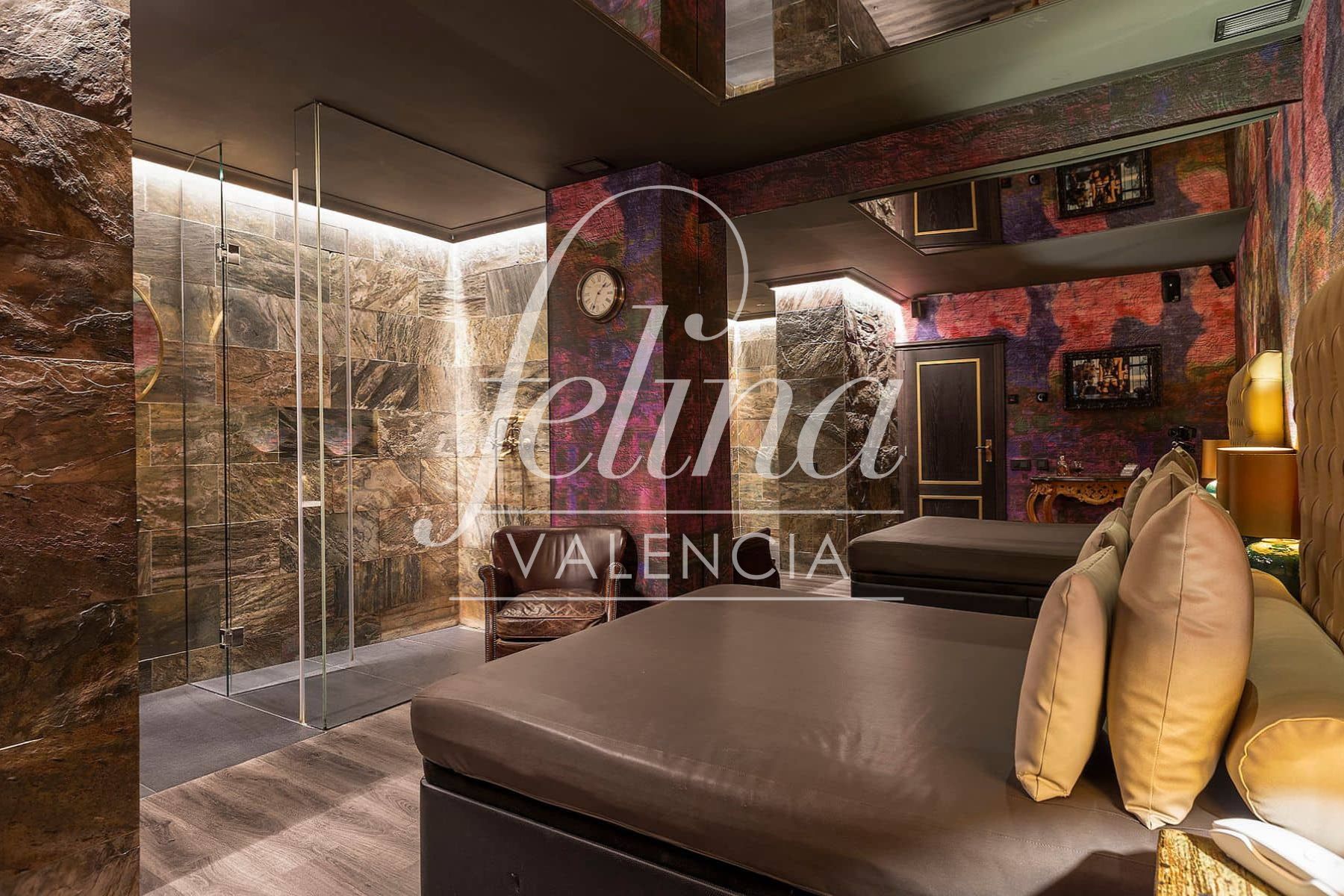 Erotic massage GIF — Luxury escorts in Valencia