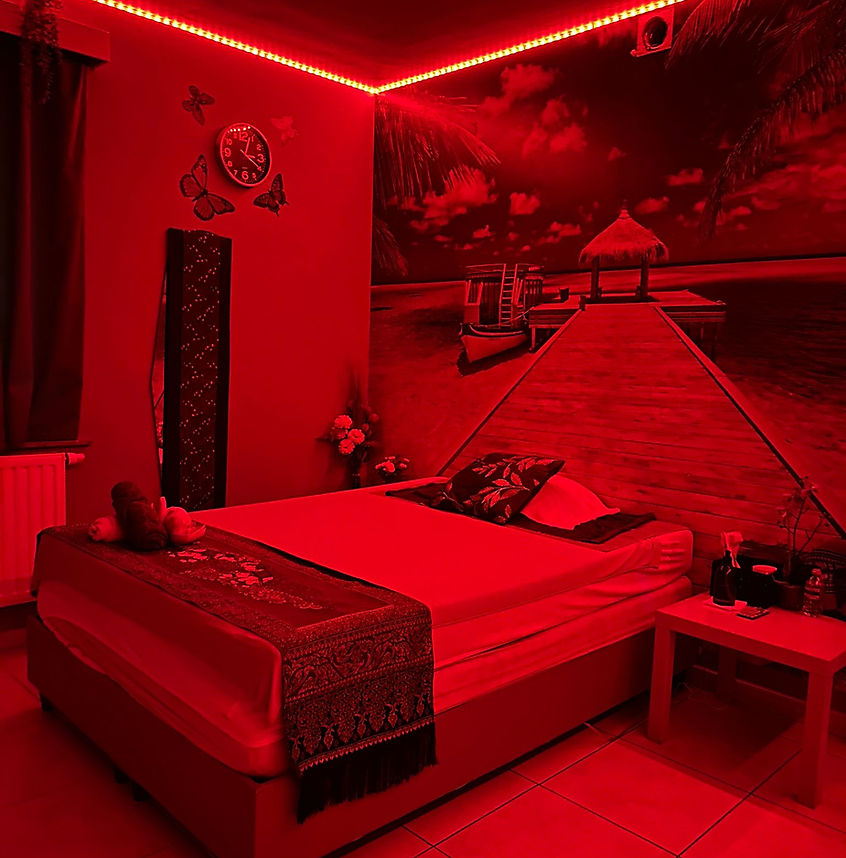 Erotic massage GIF — Maysa Thaise Massage