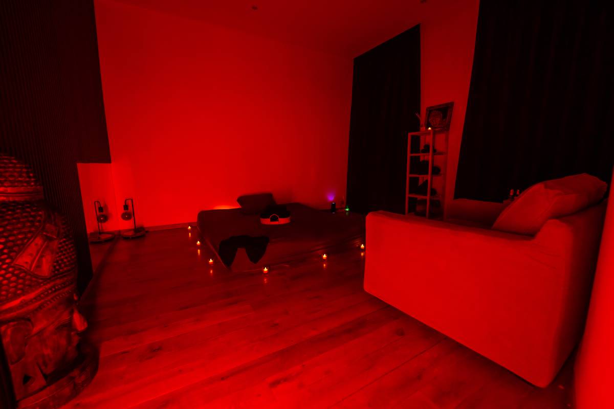 Erotic massage photo — Empire of the Senses