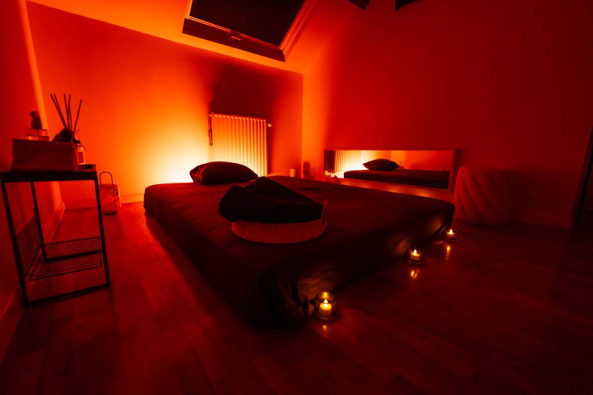 Erotic massage photo — Empire of the Senses