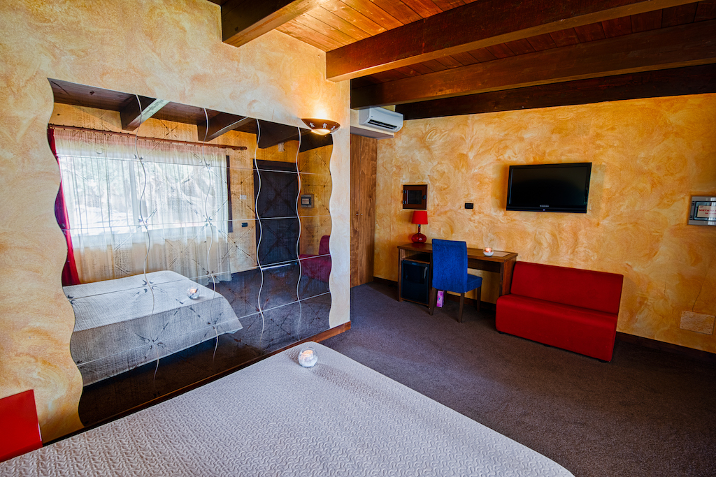 Olimpo Club Rome - Erotic Massage in Rome, Italy - Photo 12