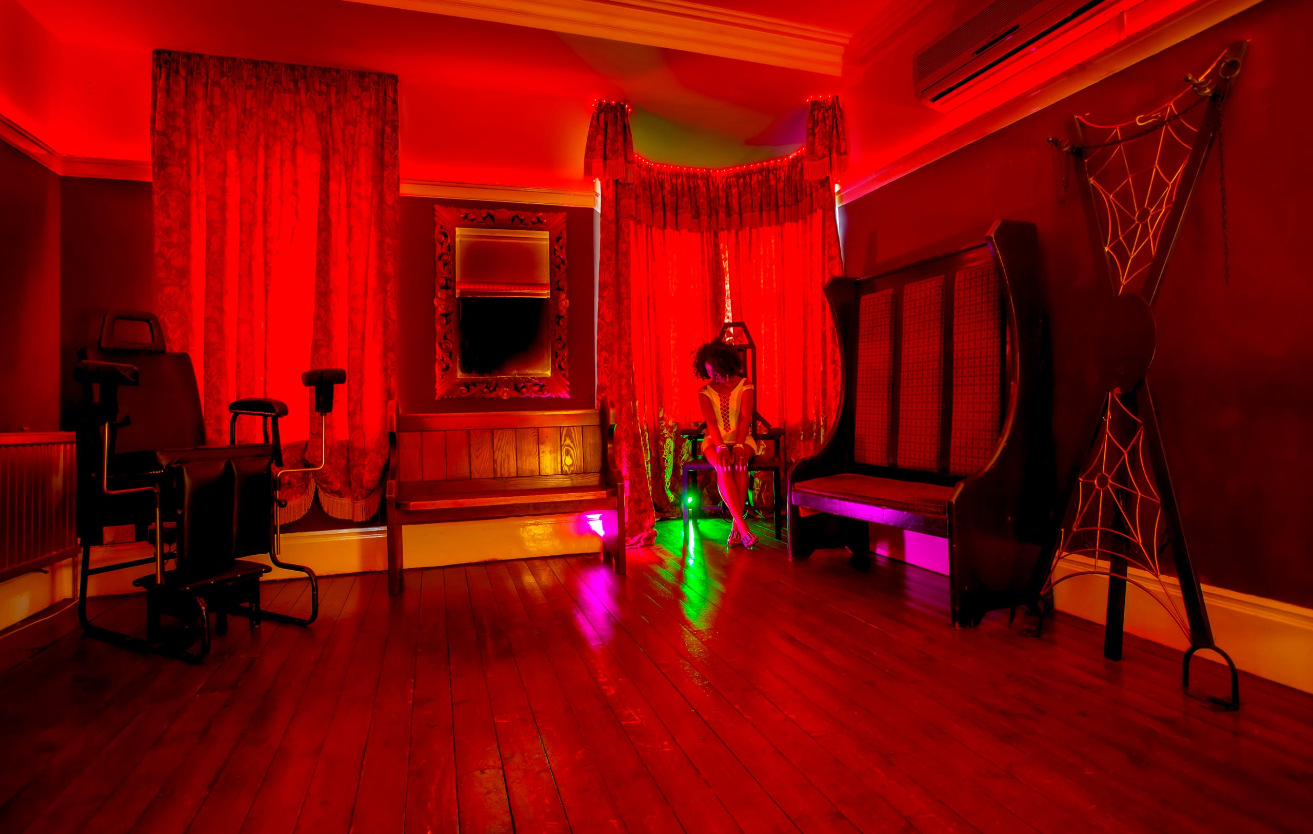 House of Poitier - Lingam Massage in London, United Kingdom - Photo 8