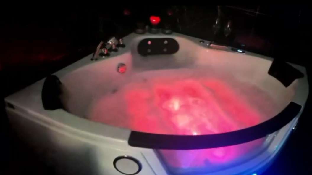 Erotic Massage -Velvet Touch — erotická masáž Praha