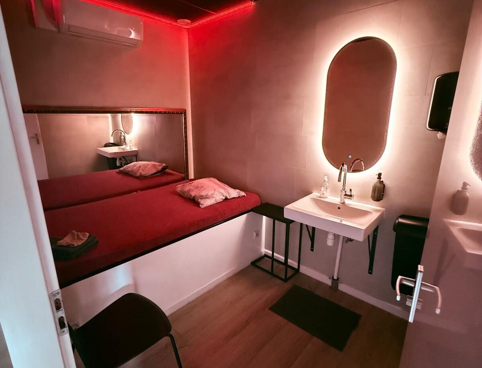 Erotic massage photo — Red Light - De Pijp