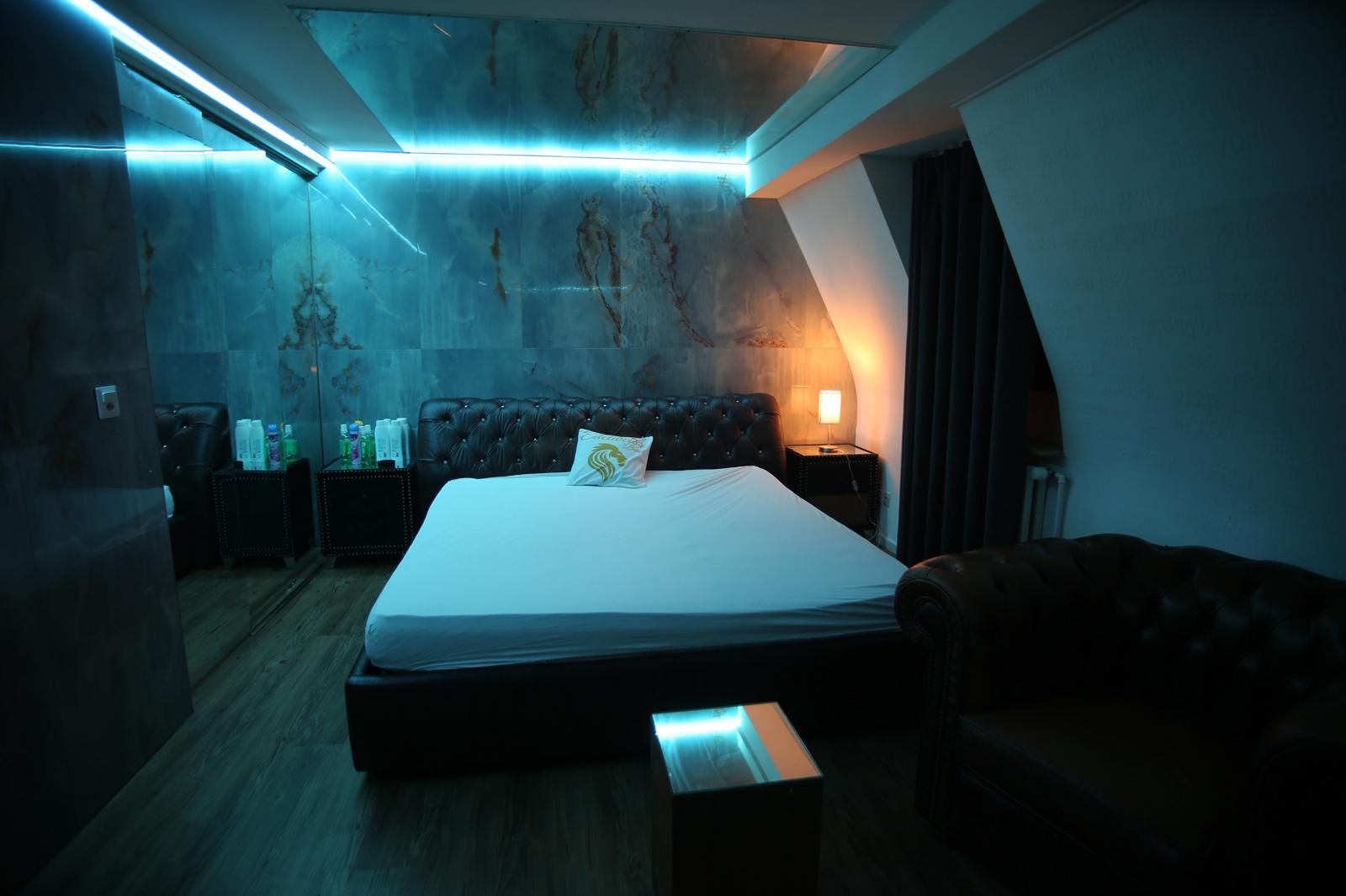 Erotic massage GIF — Edelweiss Basel